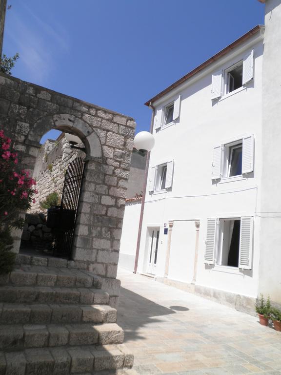 Apartments Zlata In The Heart Of The Old Town, Close To The Beach Rab Town